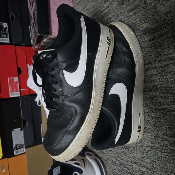 Black and White Nike Sneakers - Picture 2 of 8